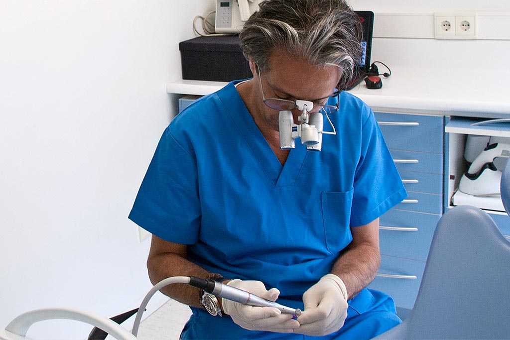 Dentista de Valladolid en tratamiento Dr.Sola
