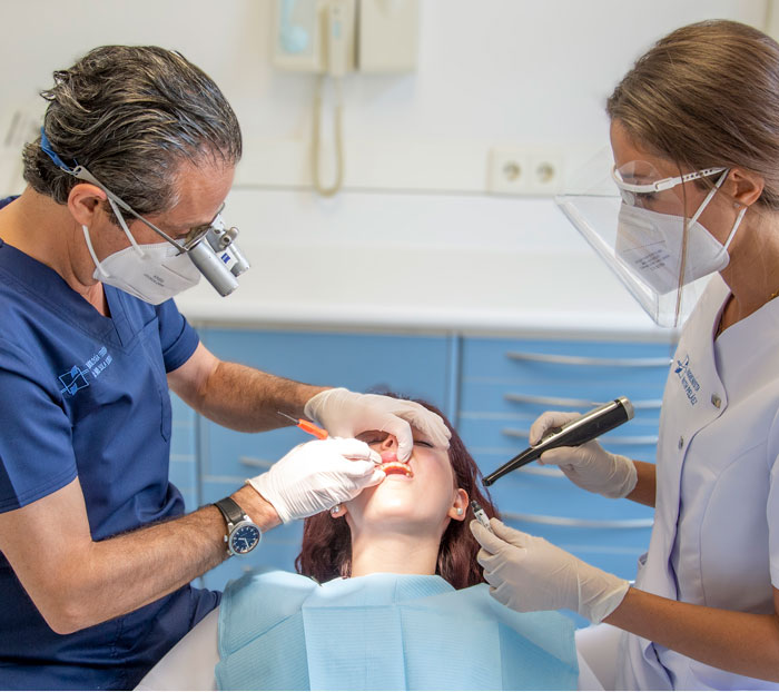 Tratamiento de implantes dentales en Clínica Dental Javier Sola