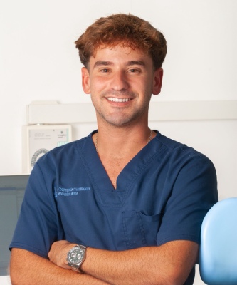 Dr. Andrés Mota